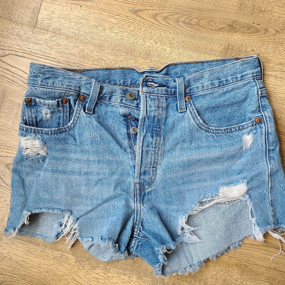 Levi's 501 button fly denim shorts EUC Red Tab Size 29